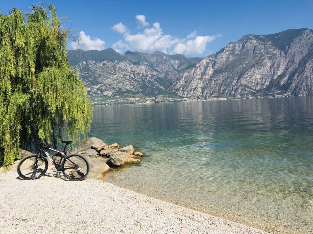 2021-06-Gardasee-Blick-nach-Limone-IMG_E8129